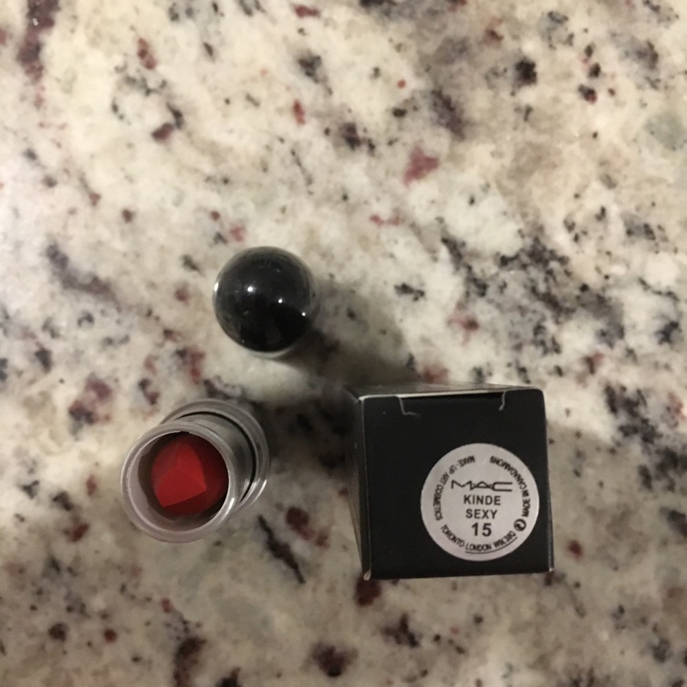 Women’s matte lipstick